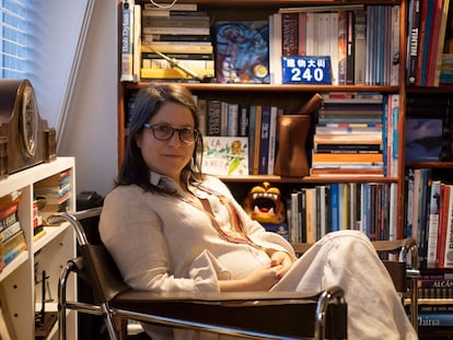 Juanita Goebertus en su apartamento en Bogotá, el 1 de octubre de 2022.