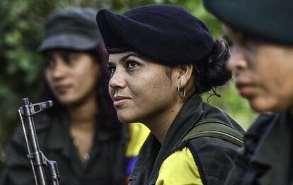 Manuela, a member of the Revolutionary Armed Forces of Colombia (FARC), gestures during an interview at a camp in the Colombian mountains on February 18, 2016. Many of these women are willing to be reunited with the children they gave birth and then left under protection of relatives or farmers, whenever the peace agreement will put an end to the country's internal conflict.    AFP PHOTO / LUIS ACOSTA