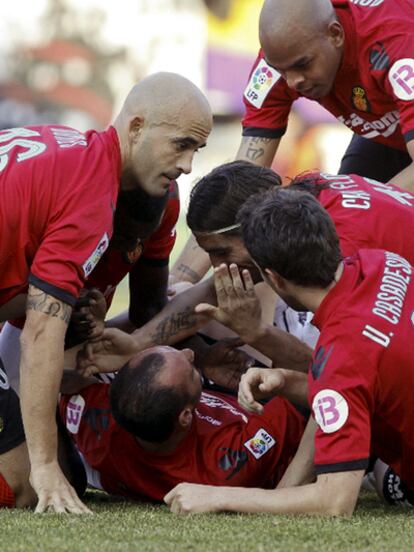 Los jugadores del Mallorca celebran el gol