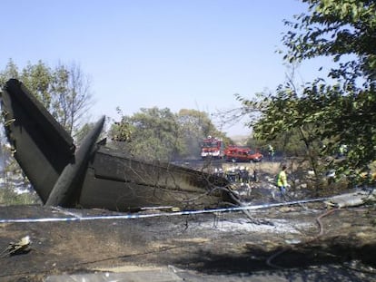 Restos del avi&oacute;n de Spanair accidentado en Barajas (Madrid) el 20 de agosto de 2008.
