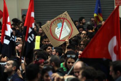Concentración frente a la sede del Partido Popular en Barcelona.