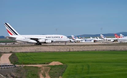 Aviones en el aeropuerto de Teruel para su estacionamiento y mantenimiento, el pasado abril.