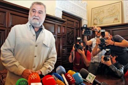 El primer teniente de alcalde del Ayuntamiento hispalense, Antonio Rodrigo Torrijos, hoy, durante su comparecencia.