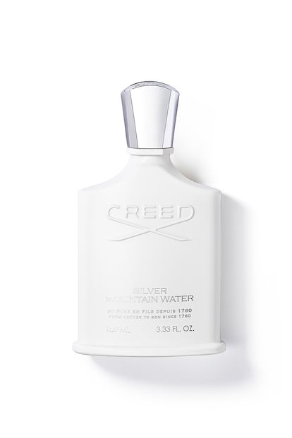 Silver Mountain Water, de Creed, se inspira en el frescor estimulante de una bocanada de aire alpino. El agua (del deshielo o la pureza de los arroyos) es la base sobre la que se construye este eau de toilette en el que el resultado se mezcla con notas amaderadas.