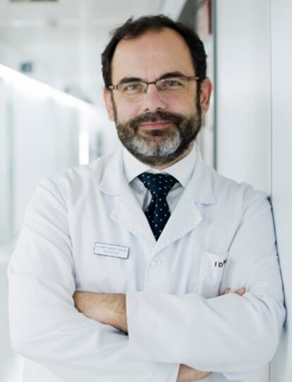 El doctor José González Castro es director médico de IDERMA, el servicio de Dermatología Avanzada del Instituto Quirón Dexeus, especializado en el estudio y tratamiento de las enfermedades de la piel.