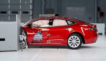 Tesla crash Test.