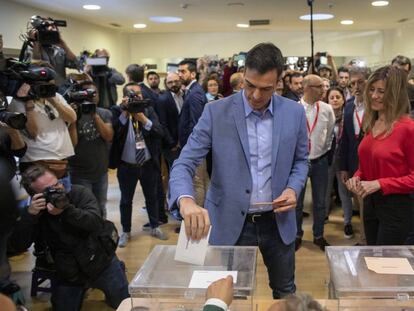 El PSOE gana las elecciones y el PP sufre una derrota histórica