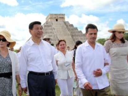 O presidente chinês, Xi Jinping, com o colega mexicano, Peña Nieto, em sua visita ao México em 2013.