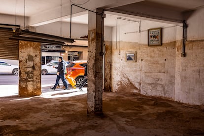 Interior de un local comercial, en Paiporta, este miércoles.