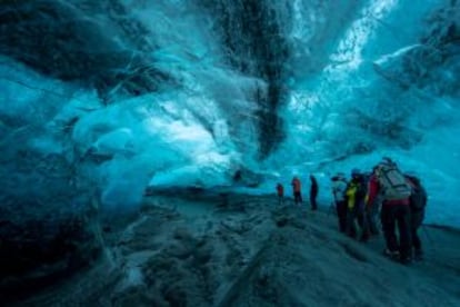Cueva de hielo en el glaciar Vatnajökull, en Islandia.
