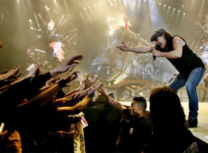 Brian Johnson, líder de AC/DC, durante el concierto