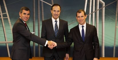 Rui Teixeira, consejero delegadoi de EDP España;ManuelMenéndez, presidente y Miguel Stilwell, consejero delegado del grupo EDP, en una imagen de archivo.