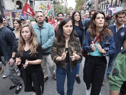 María Teresa Pérez (izquierda), Ione Belarra (centro) e Isa Serra (derecha), en la manifestación en apoyo al pueblo palestino de este domingo en Madrid, en una foto compartida en la cuenta de la secretaria general de Podemos en la red social X.