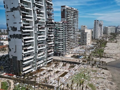 Vista de la ciudad de Acapulco, en México, tras el paso del huracán Otis.
