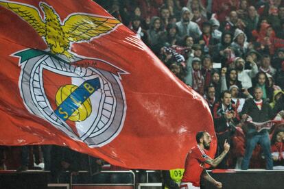 El Benfica recibe en casa a los rusos del Zenit tras haber caído en el derbi de Portugal ante el Oporto (1-2) pero con el delantero Konstantinos Mitroglou en buena forma. Los de Rui Vitória terminaron la fase de grupos con un empate en Astana y una derrota ante el Atlético que les dejó segundos.