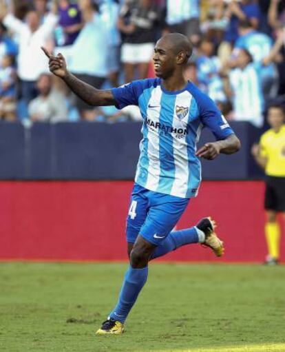 Diego Rolan celebra uno de sus goles al Athletic.