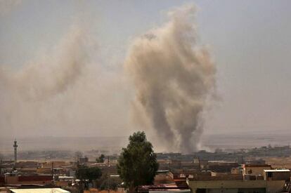 Una humarada, este jueves, en un pueblo cerca de Mosul