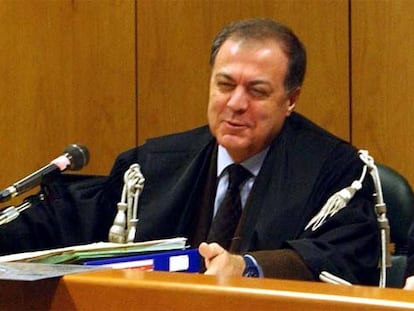 El juez Giuseppe Casalbore, al comienzo del juicio al Juventus.