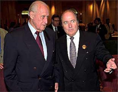 Joao Havelange y Joseph Blatter, durante un congreso de la FIFA.