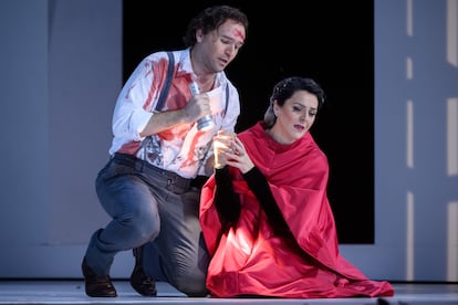 El tenor Michel Fabiano y la soprano Maria Agresta durante el tercer acto de ‘Tosca’.