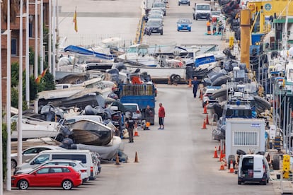 Despósito de embarcaiones repleta de narcolanchas requisadas en el puerto de Algeciras.