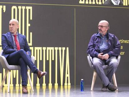 Javier Tebas, presidente de LaLiga; Héctor Martínez, subdirector de As; y Jaume Roures, socio fundador de Mediapro, en la jornada organizada este miércoles por 2PlayBook y As.