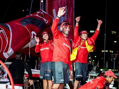 Xabi y los tripulantes del Mapfre celebran la victoria en Auckland.