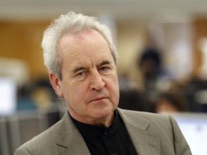 El escritor inglés John Banville, en la redacción del diario EL PAÍS, en Madrid en abril