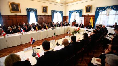 Os representantes de países da América Latina na reunião regional realizada no Equador