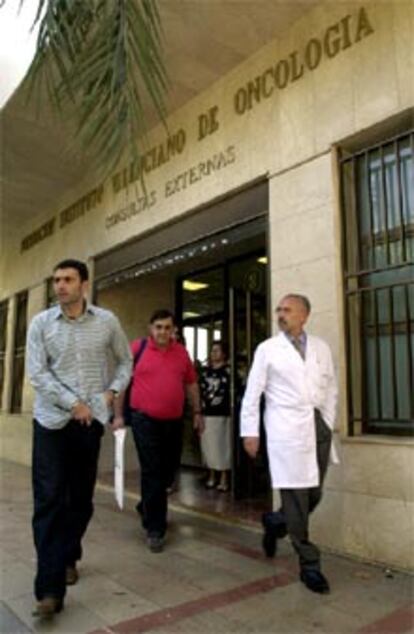 Molina, ayer, a la salida del Instituto Valenciano de Oncología.