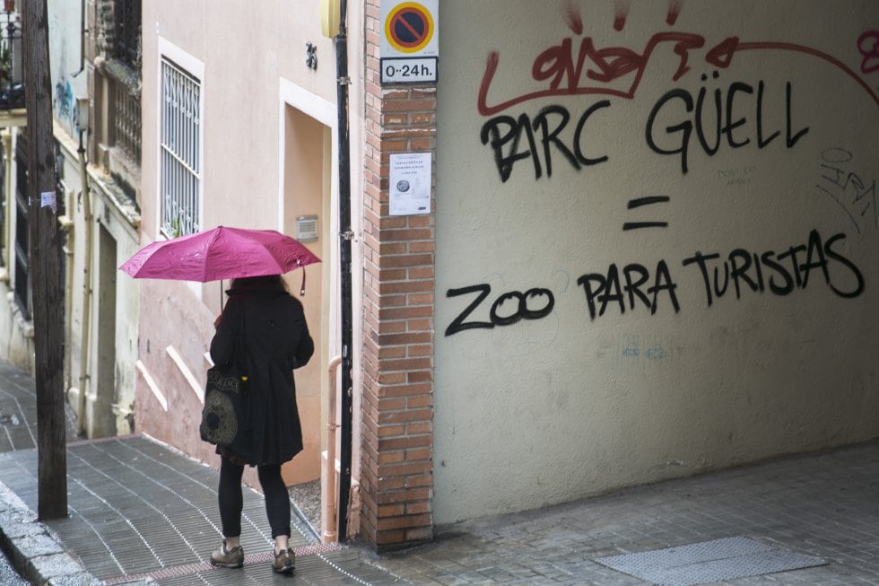 Guerra entre taxistas y vecinos en el Park Güell de Barcelona