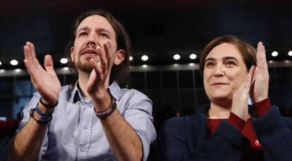 Pablo Iglesias y Ada Colau, en un acto en Madrid.