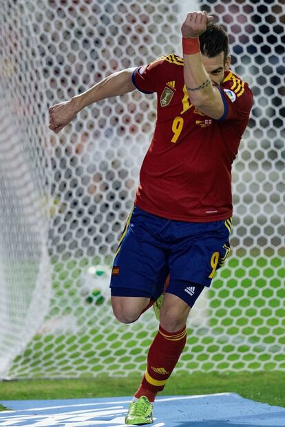 Negredo celebra el 1 a 0.