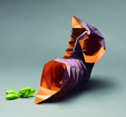 Albahaca es uno de los ingredientes clave de Solo Loewe Origami.