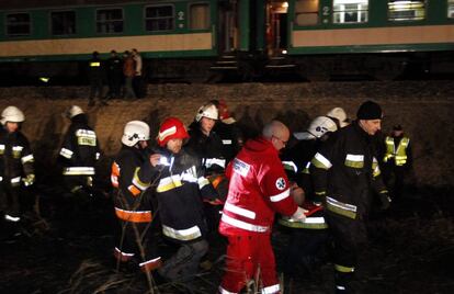 Evacuación de un herido del lugar del accidente