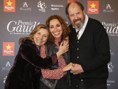 Ana Belén, entre Isona Passola i Josep Maria Pou.