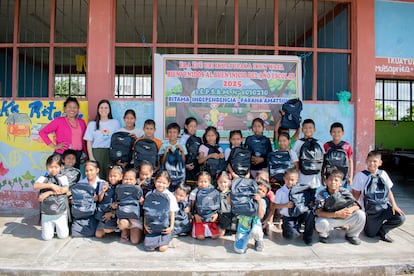 Escolares beneficiarios del programa Leer es Estar Adelante, de BBVA, en Perú.