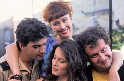 Antonio Banderas, Verónica Forqué, Aitana Sánchez-Gijón y Juan Echanove, en 'Bajarse al moro'.