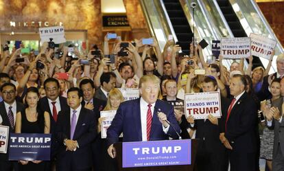 Trump junto a sus seguidores en un acto en Nueva York.