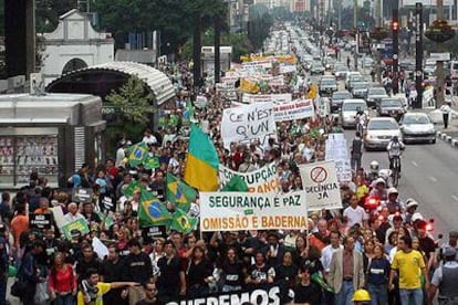 Miles de brasileños protestan contra la corrupción, la impunidad en la política y piden el rechazo a la violencia