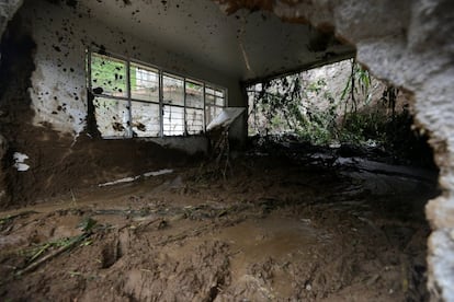 Así quedó una escuela del municipio de Temazolapa, en el Estado de Veracruz, al sureste de México, luego del deslave derivado del paso de la tormenta Earl.