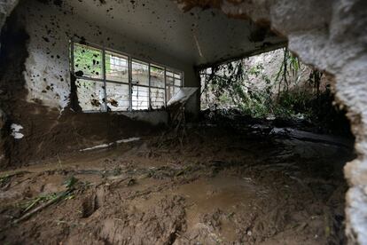 Así quedó una escuela del municipio de Temazolapa, en el Estado de Veracruz, al sureste de México, luego del deslave derivado del paso de la tormenta Earl.