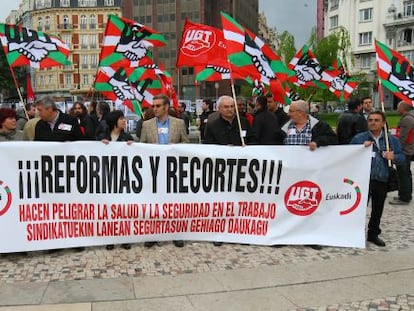 Acto sindical celebrado por UGT, con presencia de Dámaso Casado, en el centro.