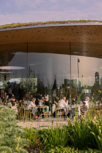 Parking de la Ópera, en Copenhague, un proyecto que aúna arte y naturaleza y que convirtió un barrio industrial en zona verde y sostenible.