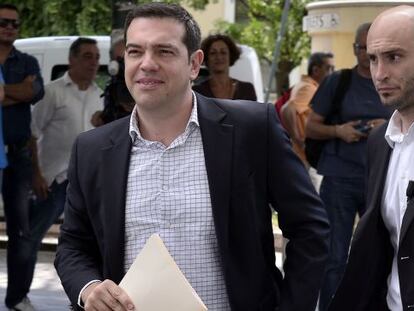 Tsipras, llega este martes a la sede de su partido en Atenas.