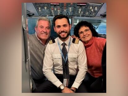 El emotivo mensaje de un piloto a sus padres por megafonía: “Sin ellos a mi lado, no habría sido posible”