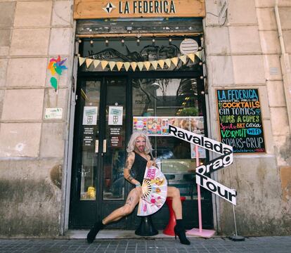 Jono Kitchens, guanyadora de l'última 'Ravalada', a la puerta del bar La Federica.