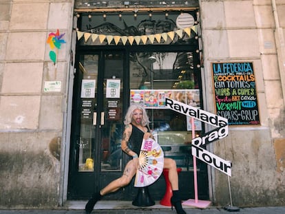 Jono Kitchens, guanyadora de l'última 'Ravalada', a la puerta del bar La Federica.