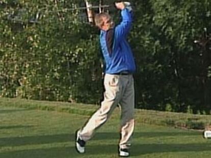 George W. Bush jugando al golf en una imagen de <i>Fahrenheit 9/11</i>.