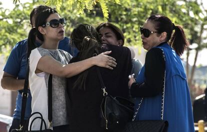 Familiares de pasajeros del vuelo desaparecido, en El Cairo.